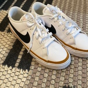 Nike white leather shoe